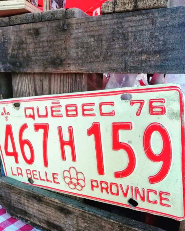 Sauce Poutine St-Hubert 52gr – Les couleurs du Québec